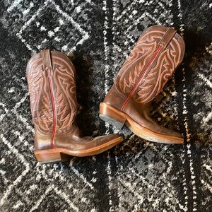 Men’s boots never worn